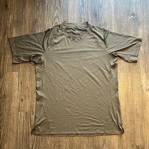 NWOT Lululemon Dark Beige Short Sleeve Tee